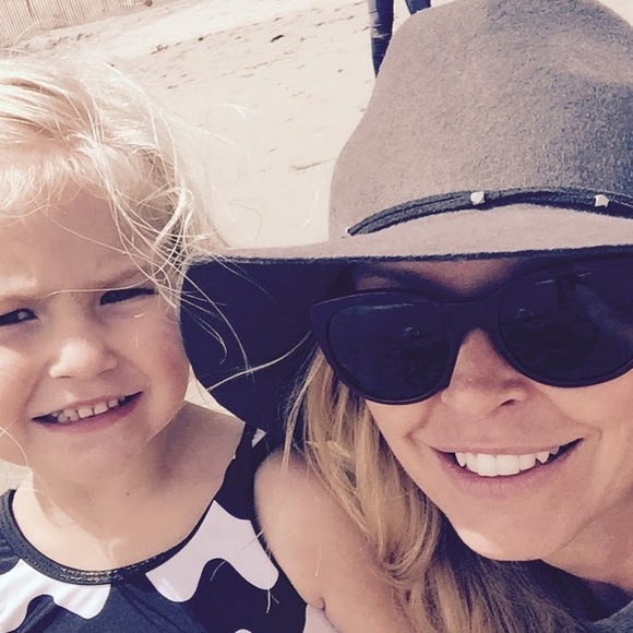 Meet your Posher, Karolina - Picture 1 of 1